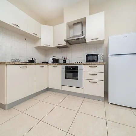 Modern 1 Bedroom Flat